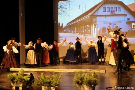 Ples in glasba izpod kamniških planin v izvedbi Folklorne skupine Kamnik in njihovih prijateljev  (33)